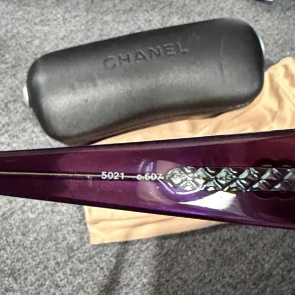 CHANEL Navy Burgundy CC Sunglasses gradient lenses. - www  display picture 1